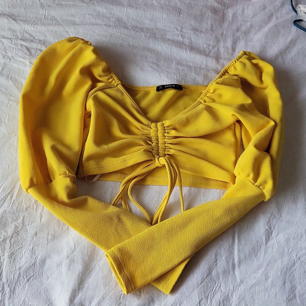 Cropped long-sleeved